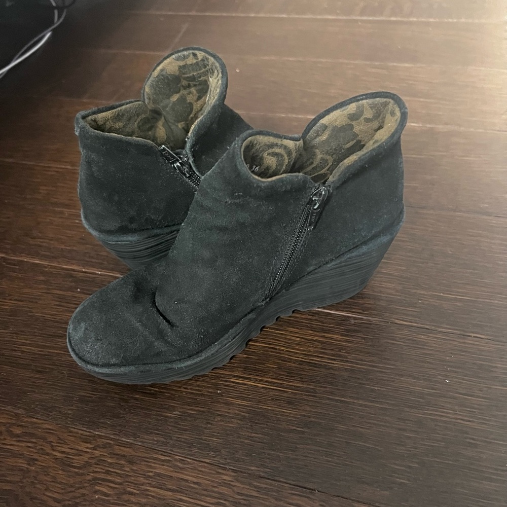 Fly London Size 6 Booties